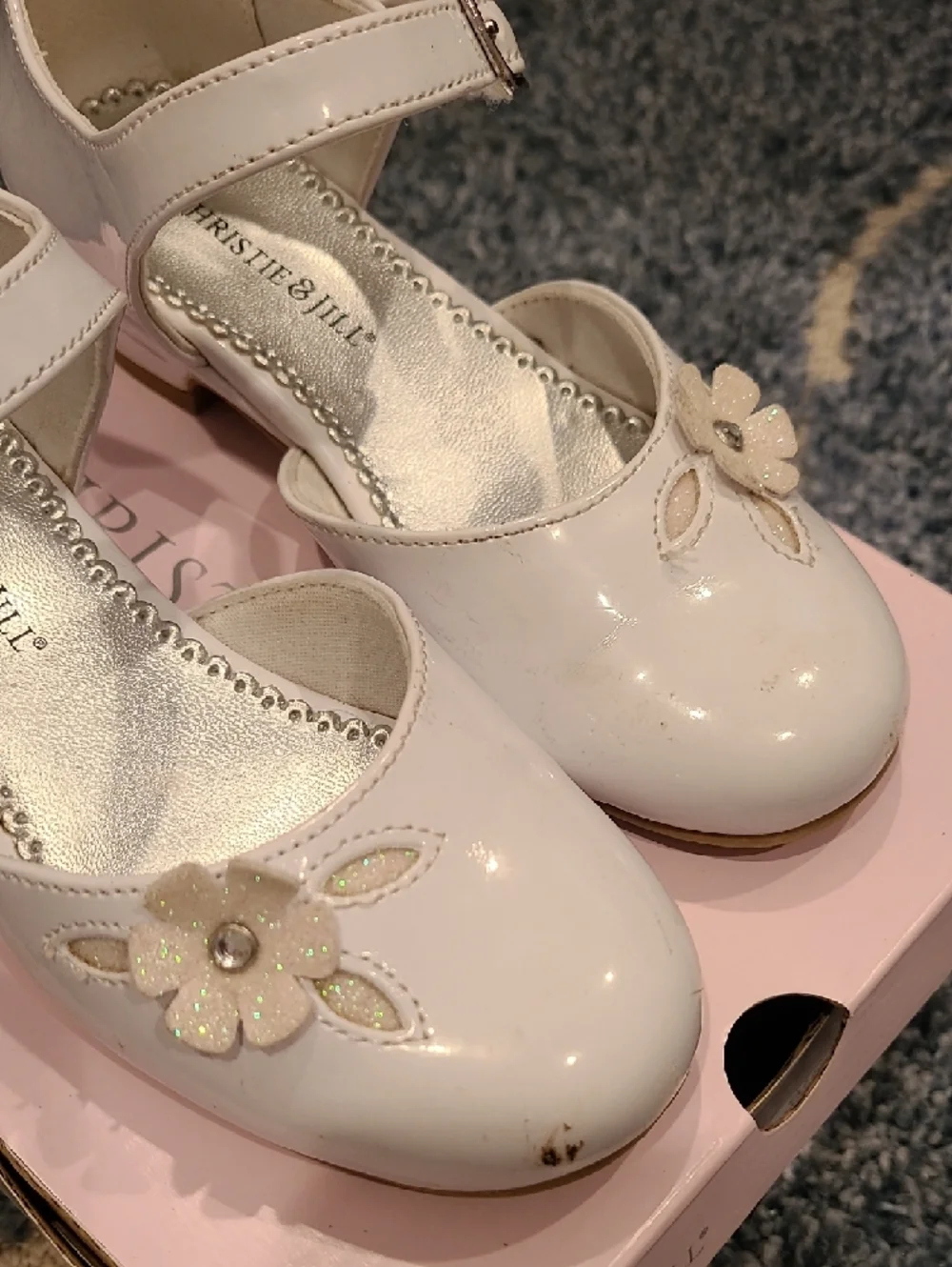 Christie & Jill Girls' White Patent Mary Jane Dress Shoes with Flower Accent - Picture 4 of 5